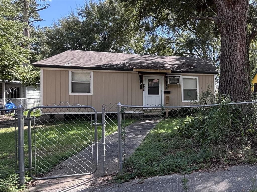 Property Photo: 2216 Tulip Street LA 70601