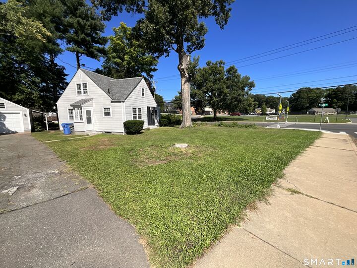 Property Photo:  198 Broad Street  CT 06042 