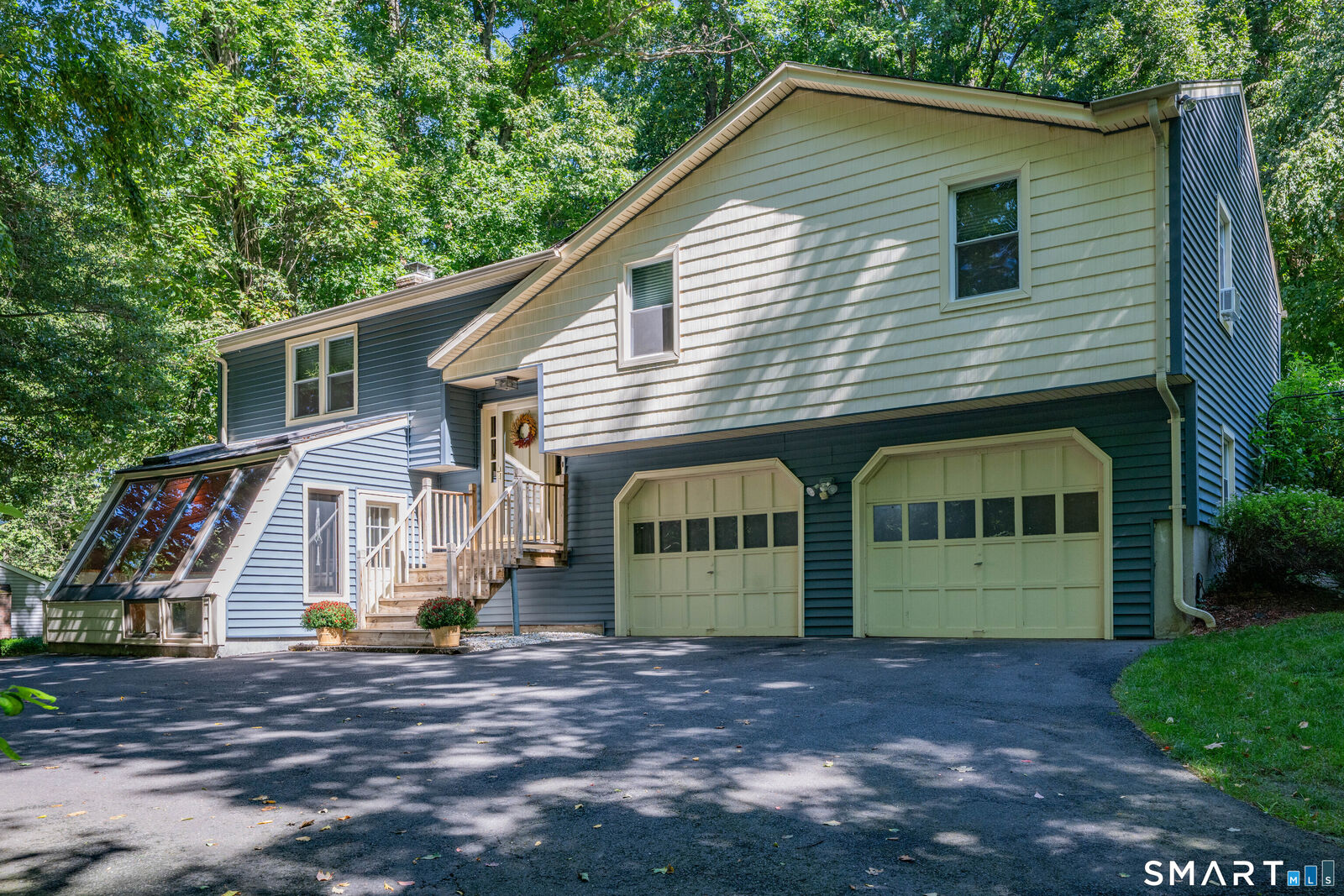 Property Photo:  805 Neipsic Road  CT 06033 
