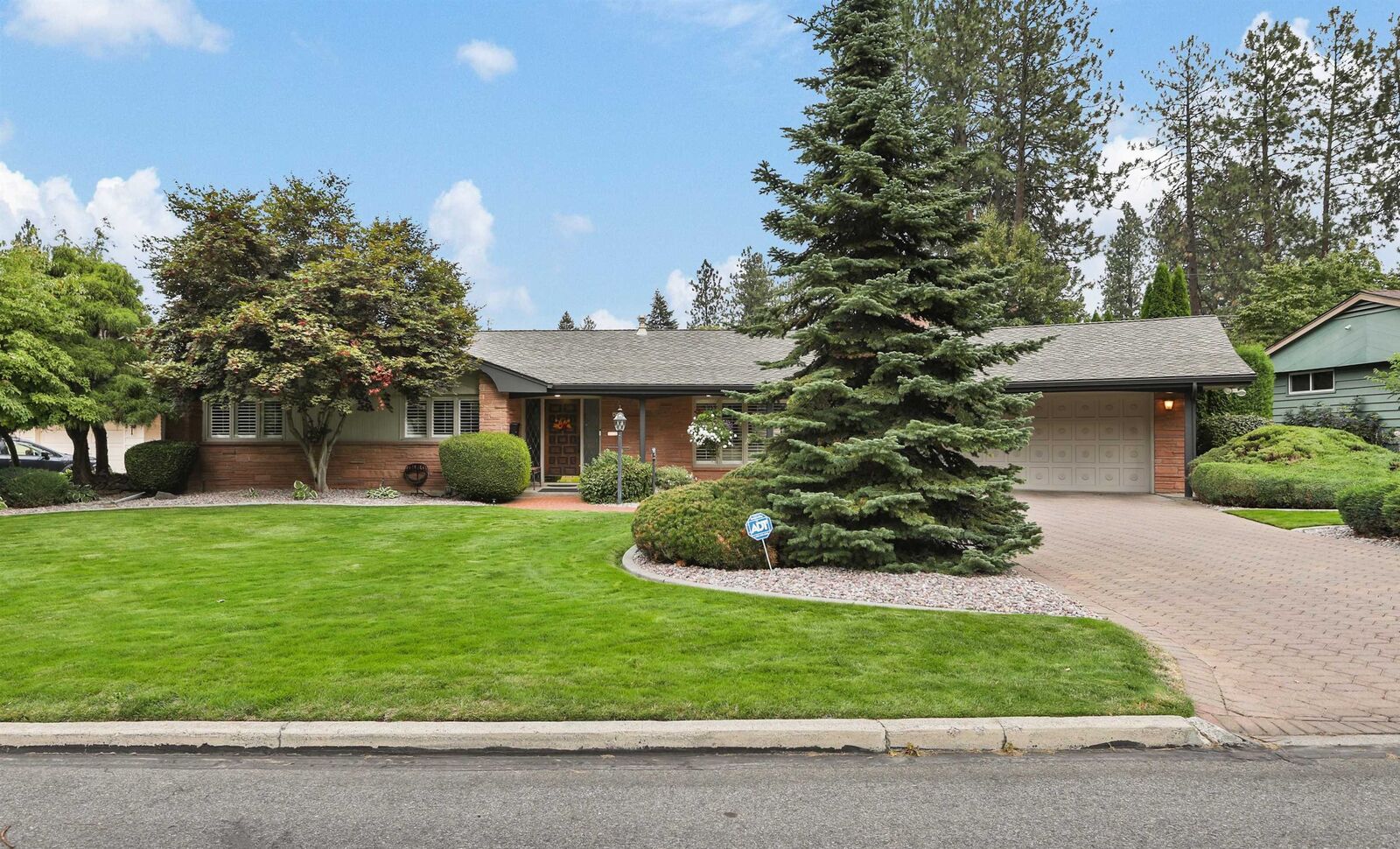 Property Photo: 4215 S Napa St WA 99203