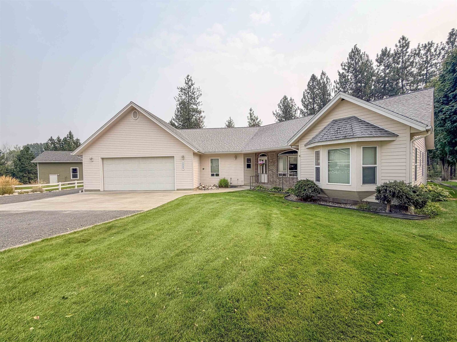 Property Photo:  1555 S Meyers St  WA 99141 