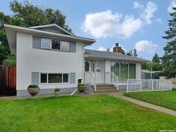Property Photo:  2429 Cumberland Avenue S  SK S7J 1Z8 