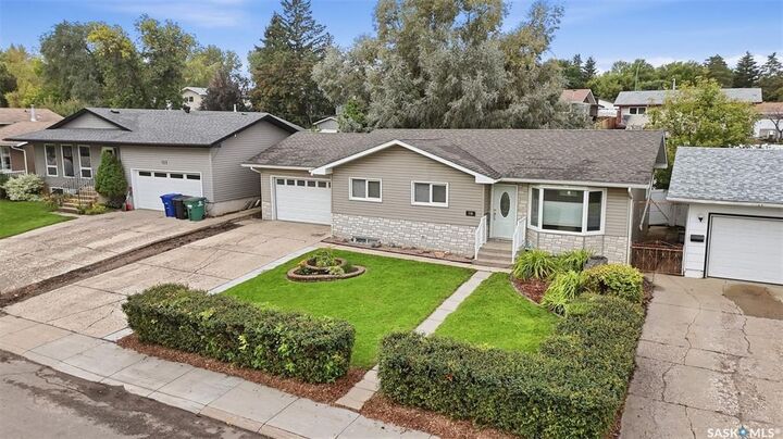 Property Photo:  118 Pendygrasse Road  SK S7M 4J1 