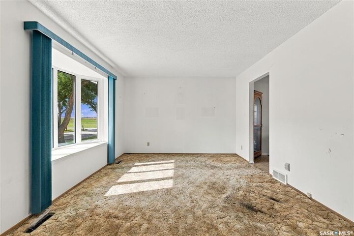 Property Photo:  313 7th Avenue W  SK S0L 2V0 