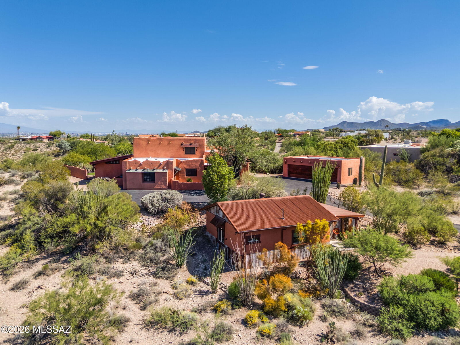 Property Photo: 4320 N Paseo De Los Rancheros AZ 85745