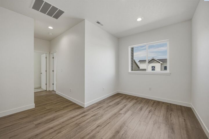 Property Photo:  4437 Conifer St  WA 99353 
