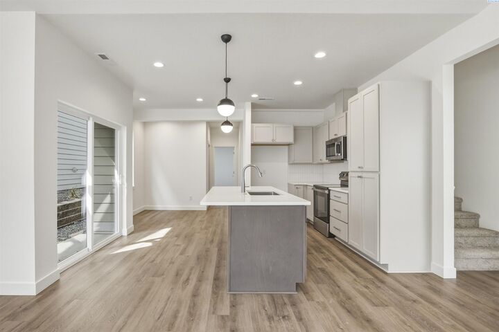 Property Photo: 4437 Conifer St WA 99353