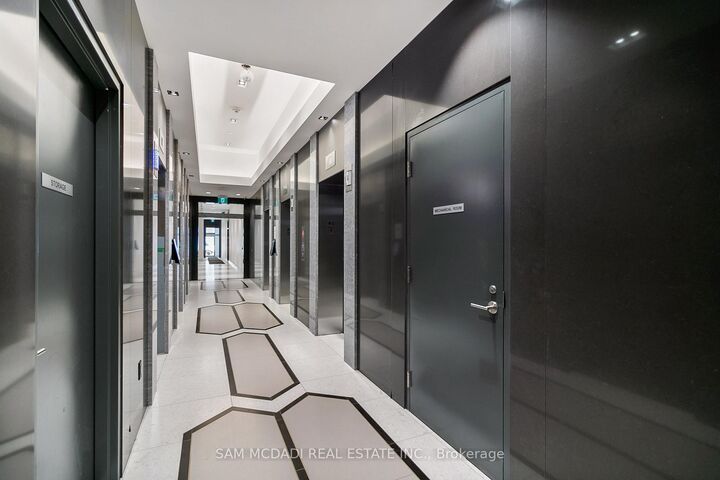 Property Photo:  28 Freeland Street  ON M5E 0E3 