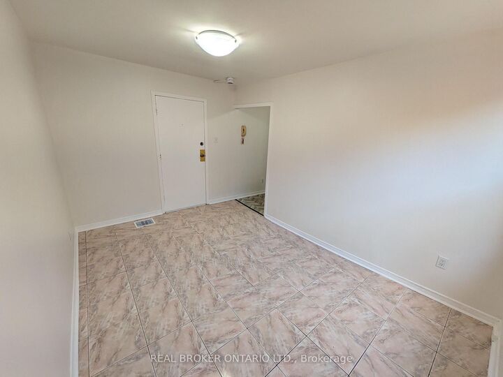 Property Photo:  22 Barton Street E 2  ON L8L 2V5 