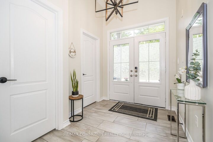 Property Photo:  23 Holyrod Drive  ON L1E 0G8 