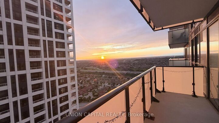 Property Photo:  4130 Parkside Village Drive 2811  ON L5B 3M8 