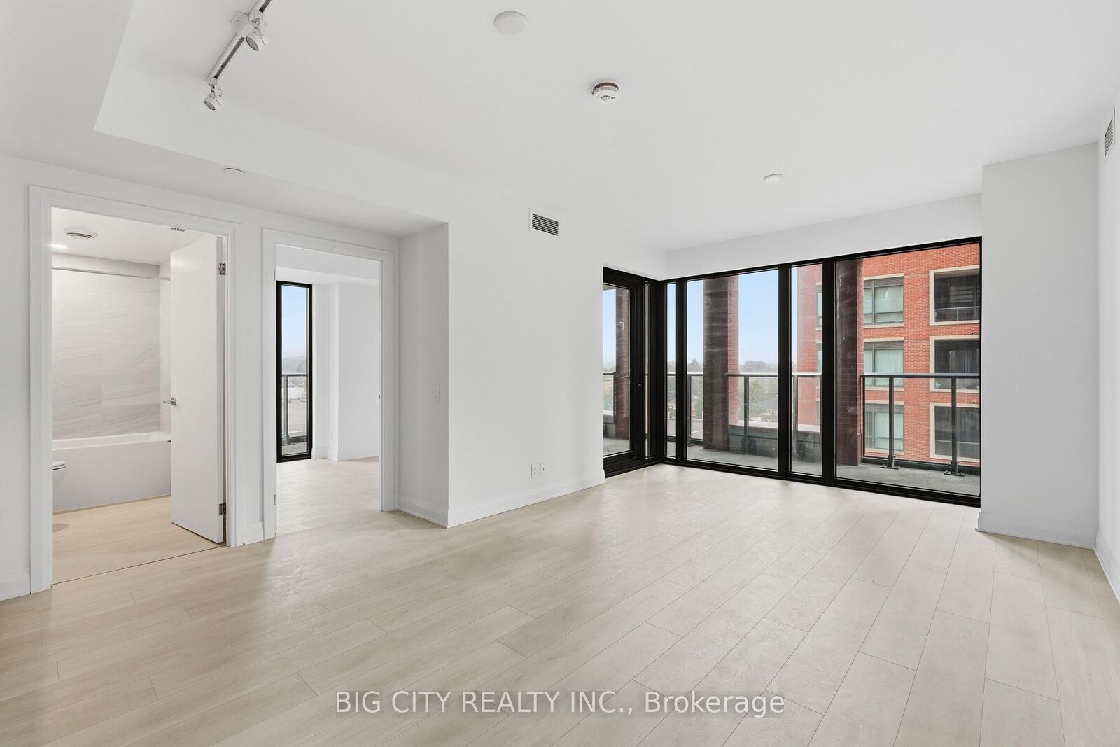 Property Photo:  25 Frederick Todd Way 504  ON M4G 4E8 