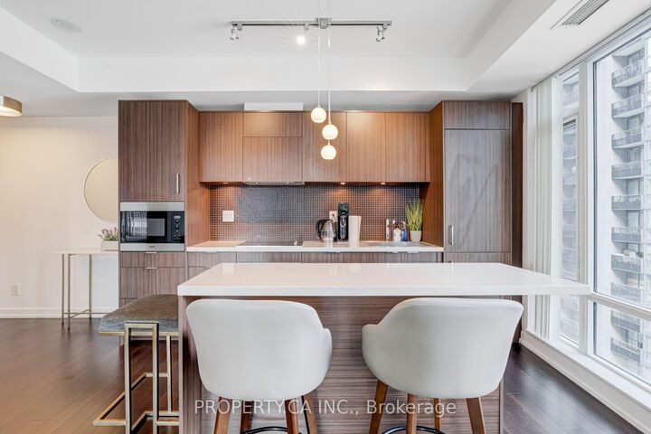 Property Photo:  21 Widmer Street 1609  ON M5V 2E8 