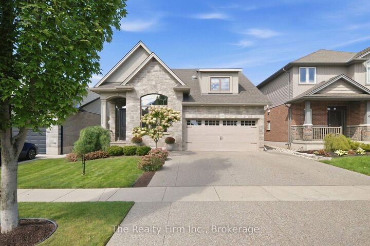 Property Photo:  247 Dieppe Drive  ON N4T 0G1 