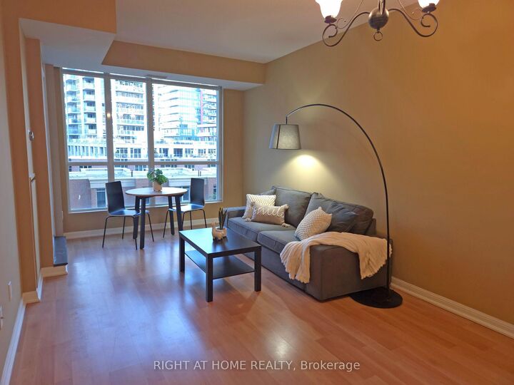 Property Photo:  628 Fleet Street 518  ON M5V 1A8 