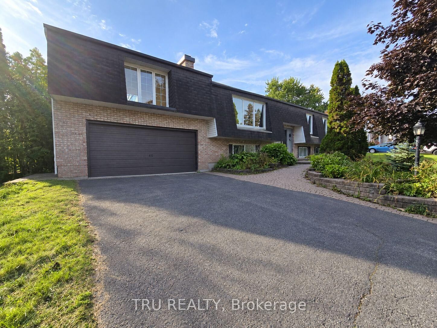 Property Photo:  14 Langholm Crescent  ON K2J 1H2 