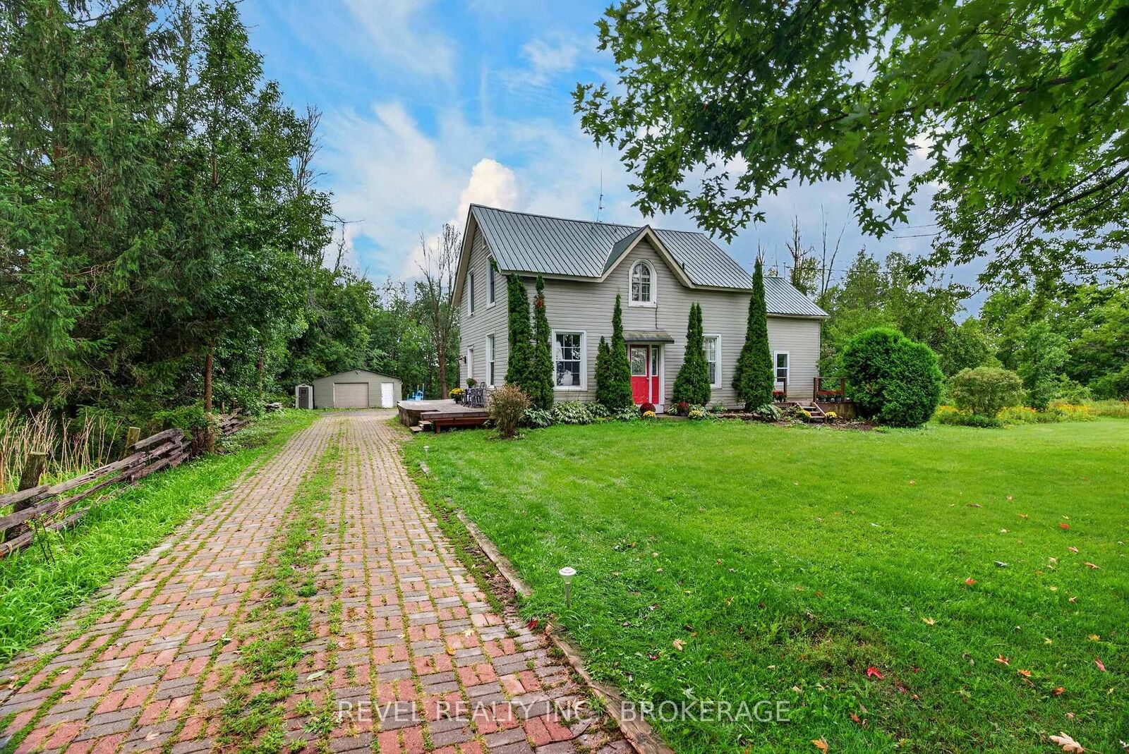 Property Photo: 275 Haig Road ON K7G 2V4