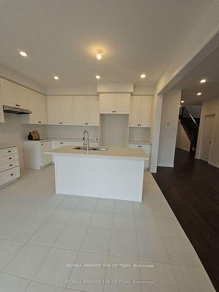 Property Photo:  5 Abbey Crescent  ON L9J 0B7 