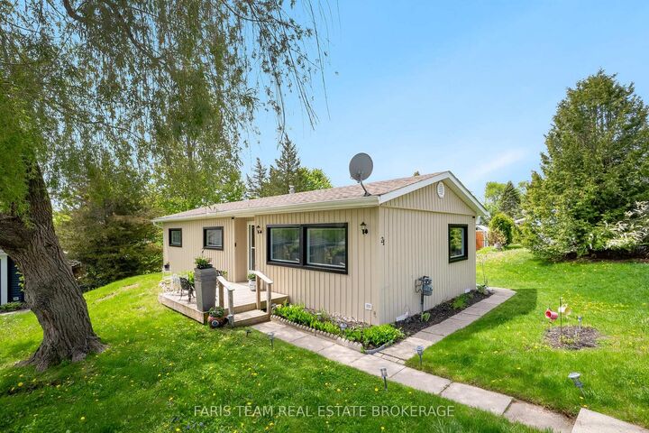 Property Photo:  21 Hawthorne Drive  ON L9S 1P7 
