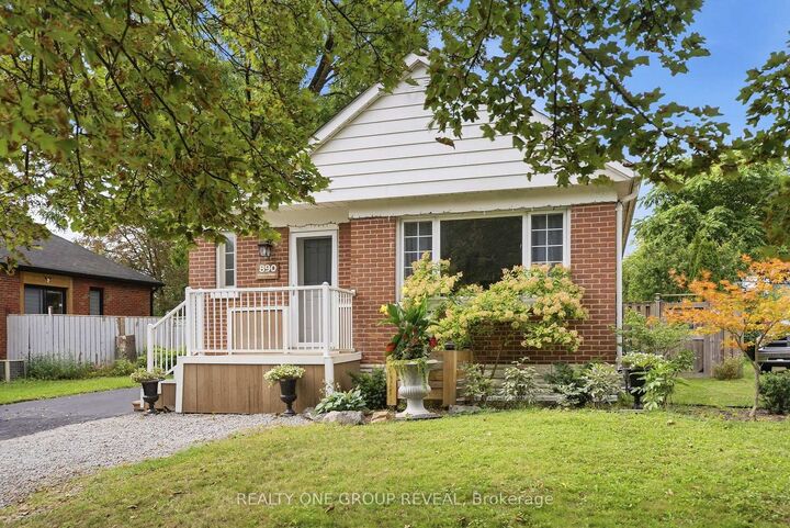 Property Photo:  890 Grierson Street  ON L1G 5J9 