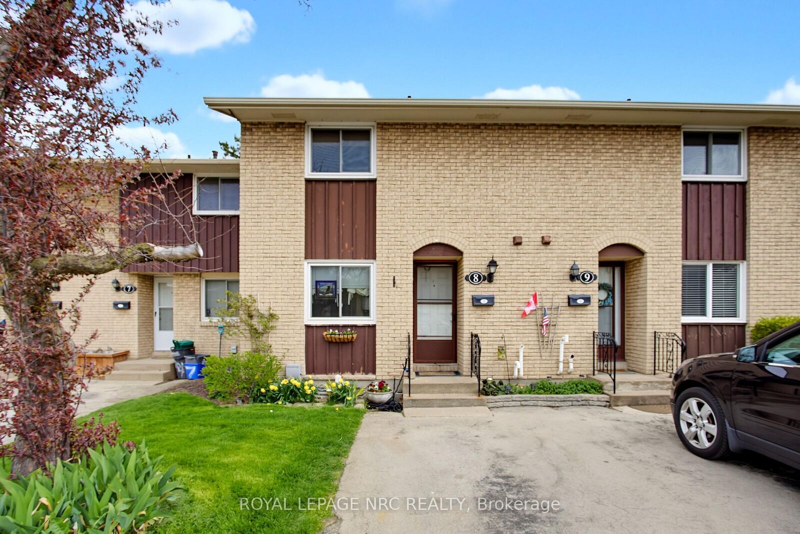 Property Photo:  50 Lakeshore Road 8  ON L2N 6P8 