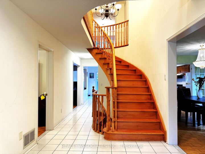 Property Photo:  46 Lagani Avenue  ON L4B 3C7 
