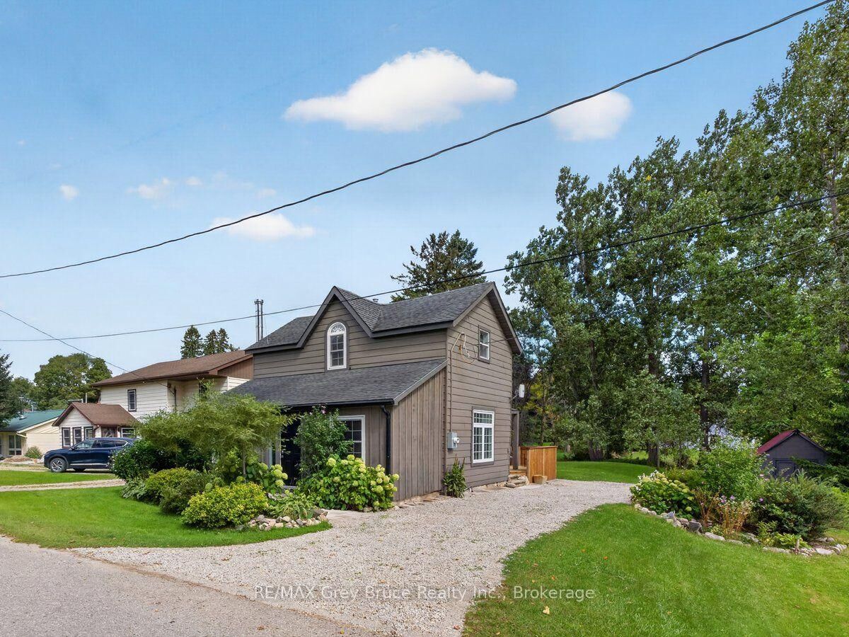 Property Photo:  5 John Street  ON N0H 1G0 