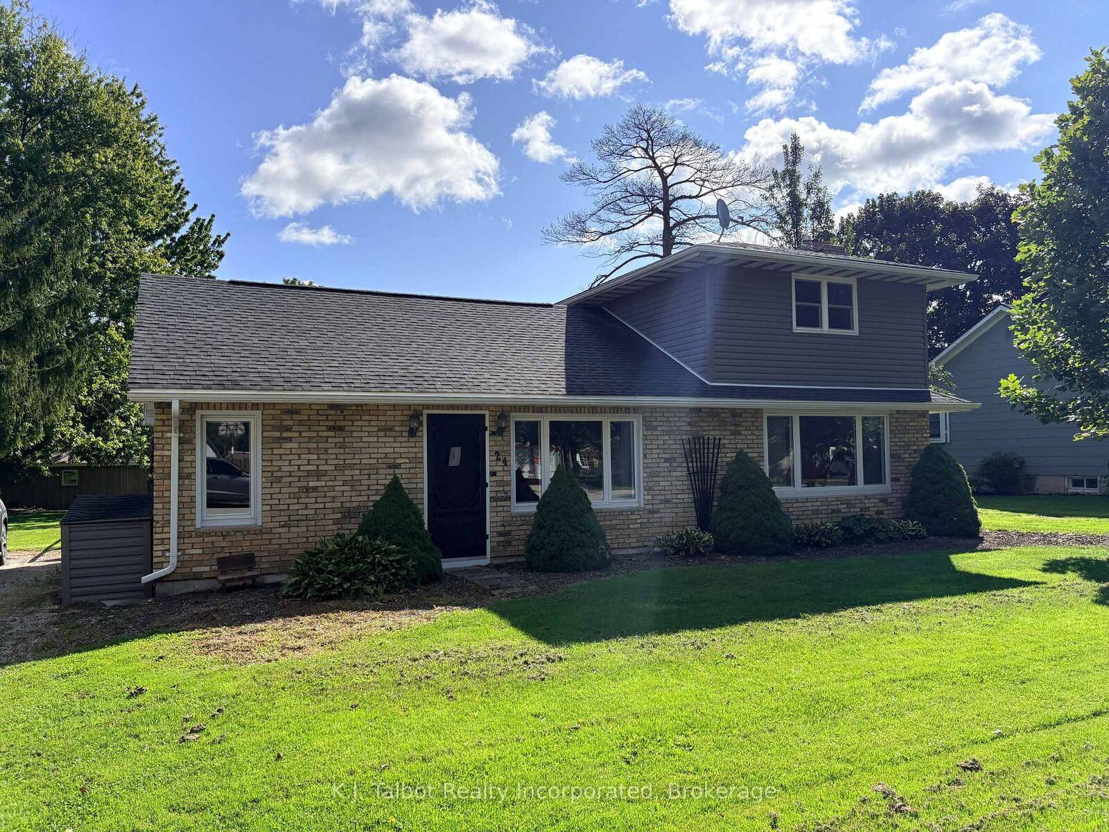 Property Photo: 24 Maclellan Drive ON N0M 1J0