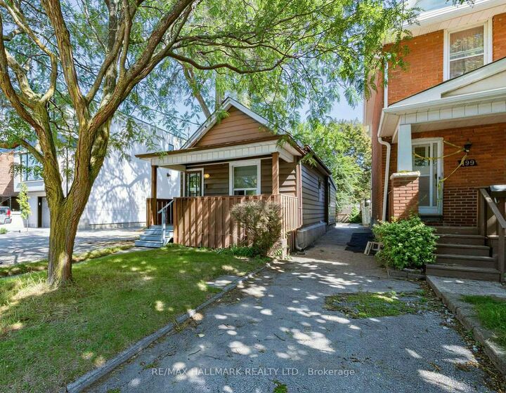 Property Photo:  201 Linsmore Crescent  ON M4J 4L5 