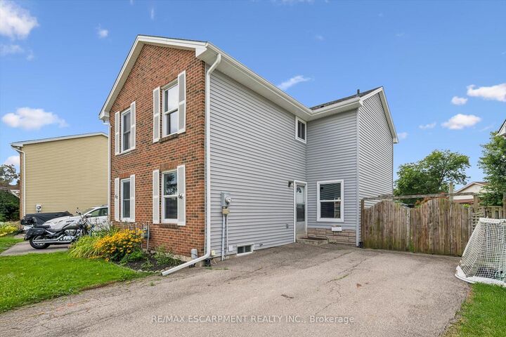 Property Photo:  66 Banbury Road  ON N3P 1C3 