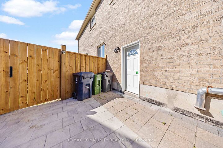 Property Photo:  72 Lampman Drive Bsmt  ON M1E 5K9 