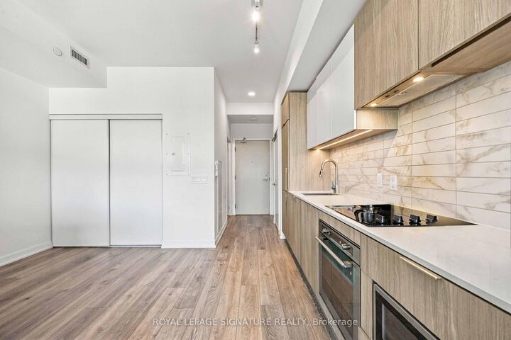 Property Photo:  2020 Bathurst Street 817  ON M5P 0A6 