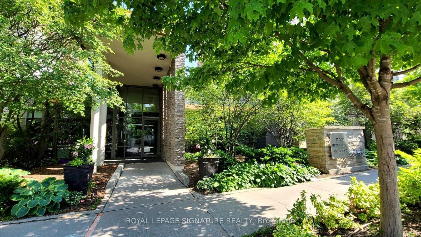 Property Photo:  57 Upper Duke Crescent 512  ON L6G 0B8 