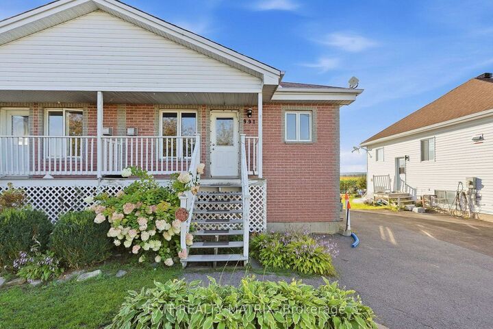 Property Photo:  991 Jacynthe Street  ON K6A 3W4 