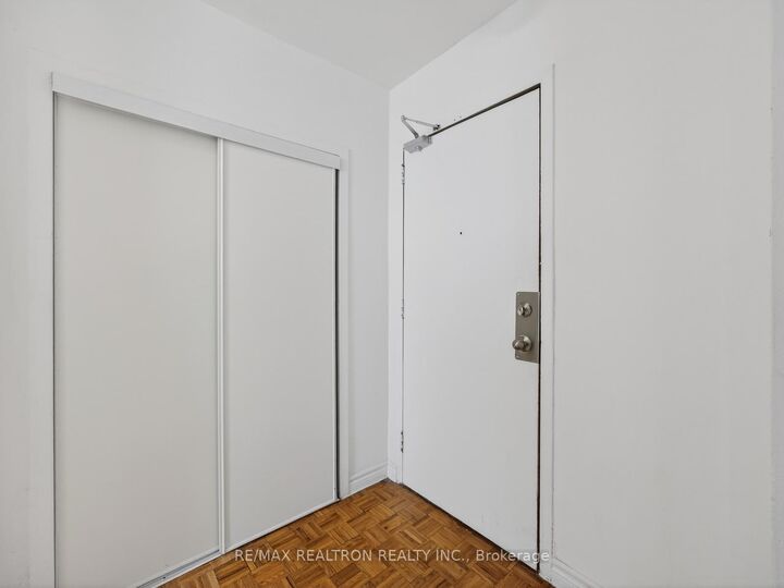 Property Photo:  275 Wentworth Street W 205  ON L1J 1N1 