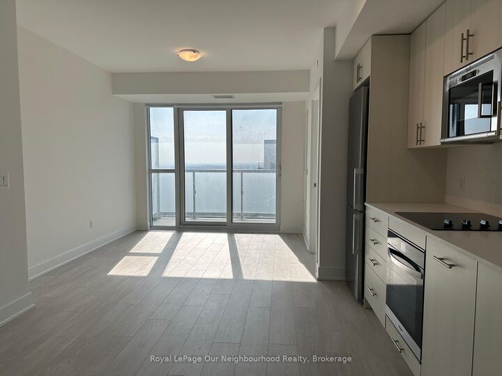 Property Photo:  2545 Simcoe Street N 2615  ON L1L 0W3 