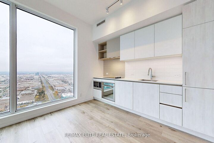 Property Photo:  7890 Jane Street 4806  ON L4K 0L1 
