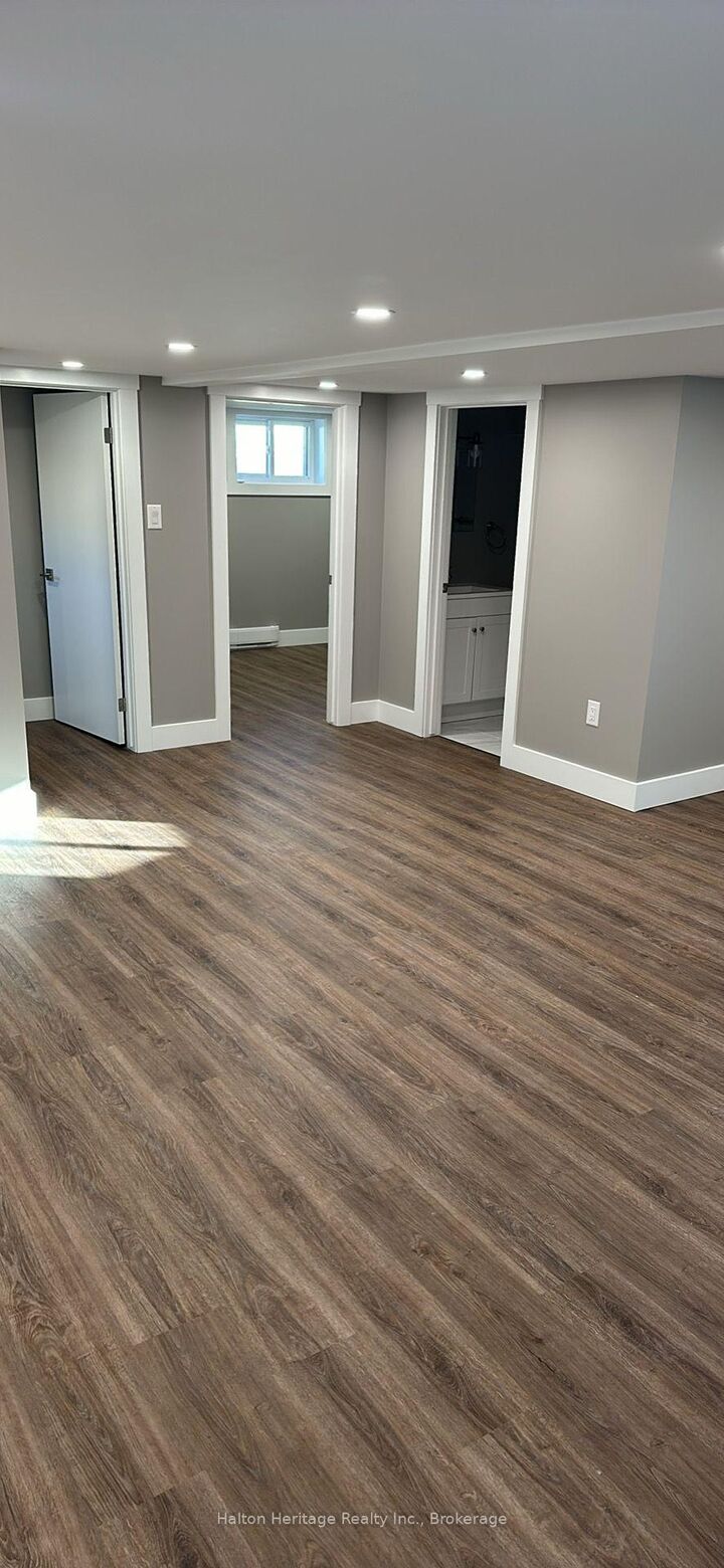 Property Photo:  342 Rosedale Avenue 2  ON L8K 4N8 