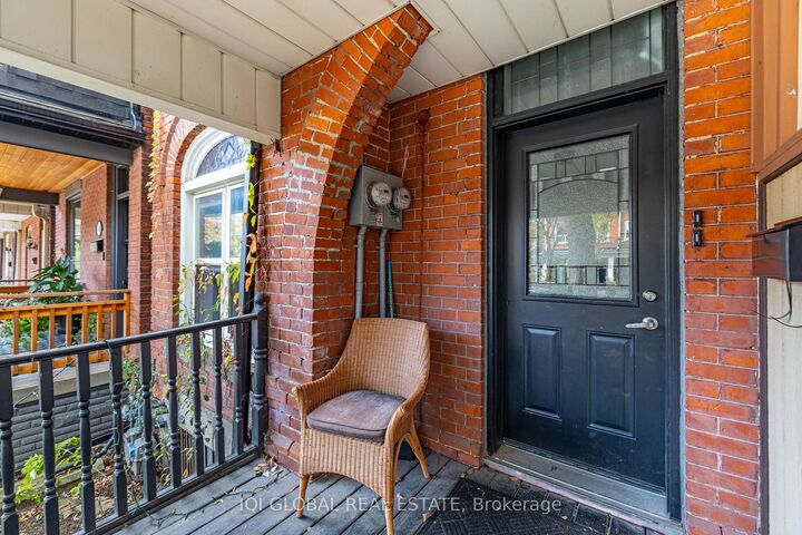 Property Photo:  142 Grace Street Upper  ON M6J 2S2 