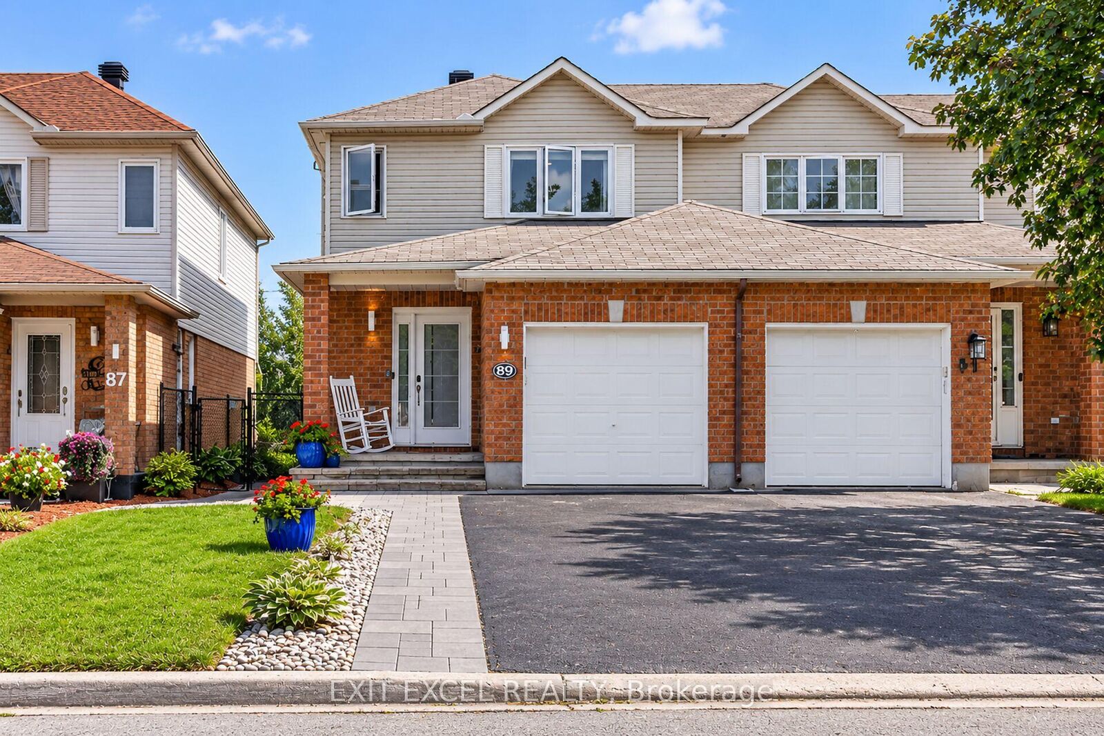Property Photo:  89 Forestglade Crescent  ON K1G 6A6 