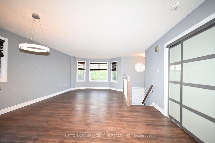 Property Photo:  39 Jones Drive Upper  ON L4M 6H7 