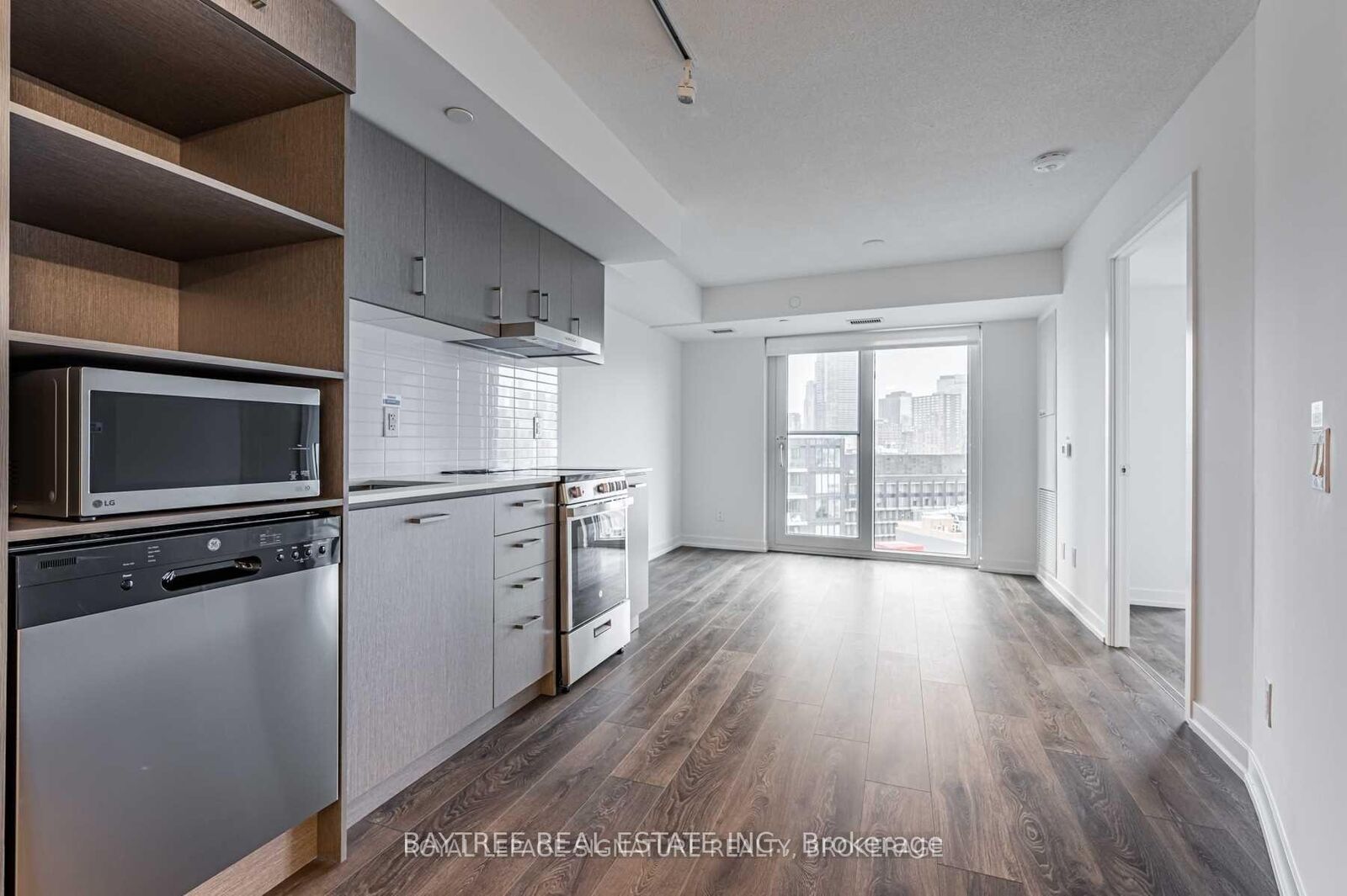 Property Photo:  219 Dundas Street E 2108  ON M5A 0V1 