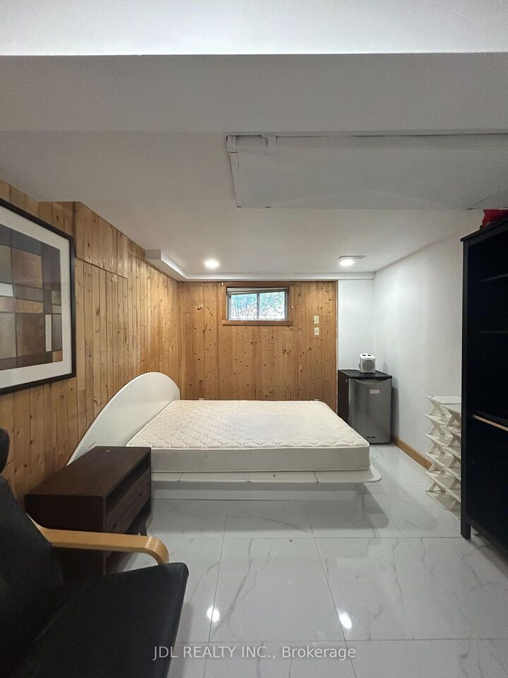 Property Photo:  110 Robinson St Street One Bedroom Bsmt  ON L3P 1P1 