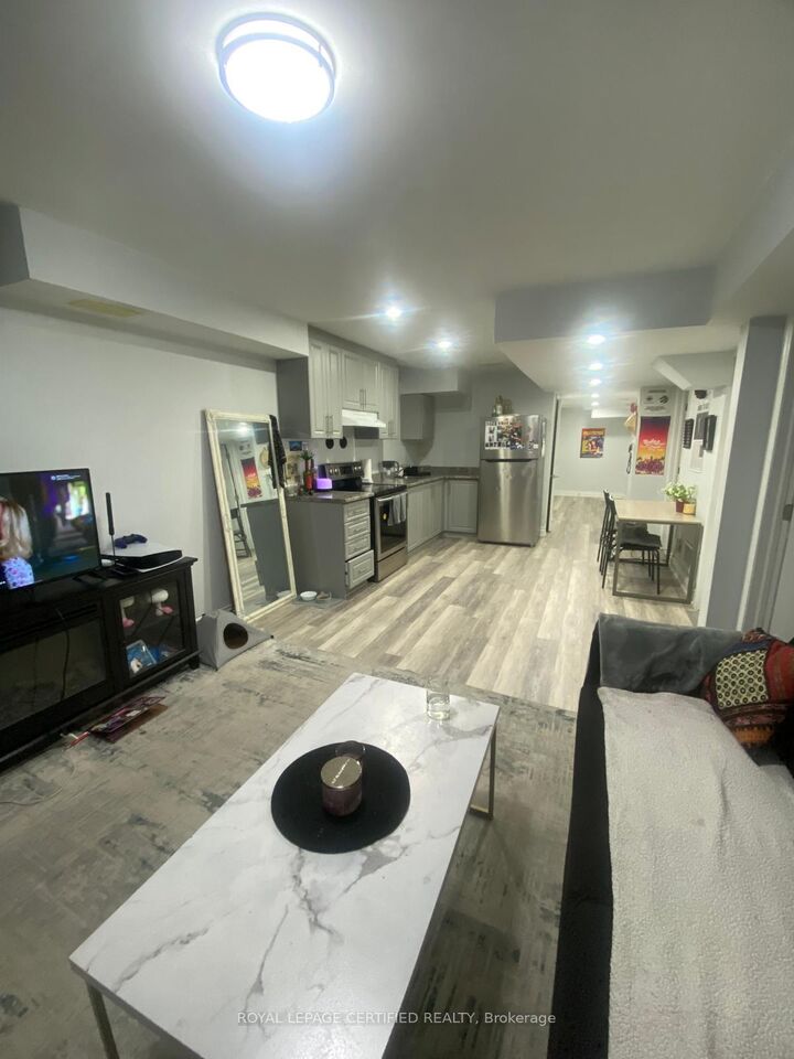 Property Photo:  33 Truro Circle  ON L7A 0C4 