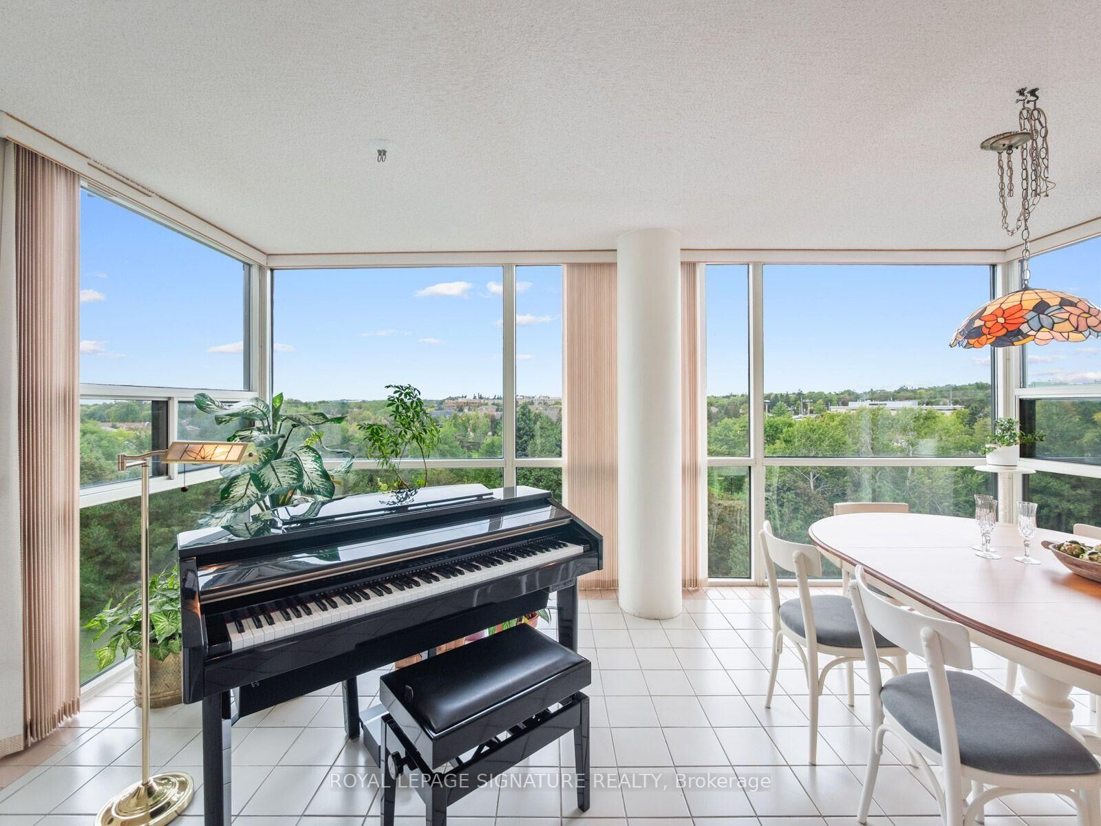 Property Photo: 40 Harding Boulevard W # 716 ON L4C 9S5