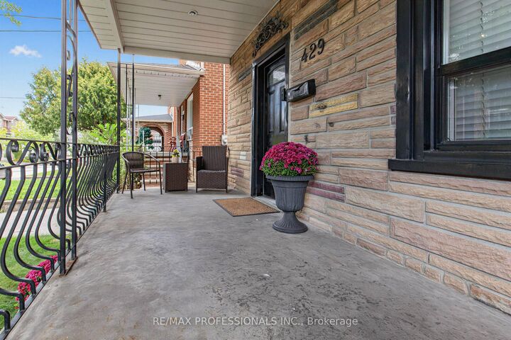 Property Photo:  429 Gilbert Avenue  ON M6E 4X2 