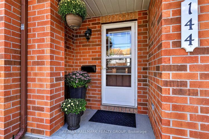 Property Photo: 144 Marrissa Avenue ON K1J 0A6