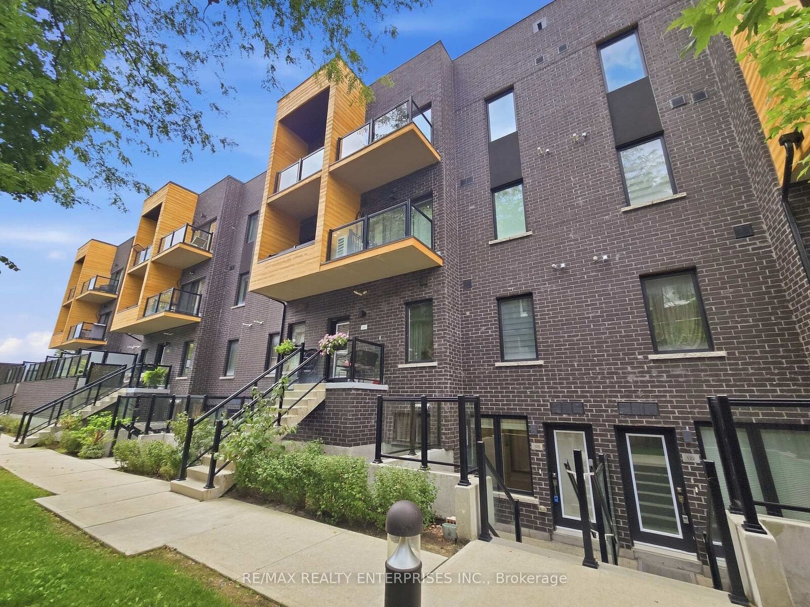 Property Photo:  1145 Journeyman Lane 123  ON L5J 0B5 