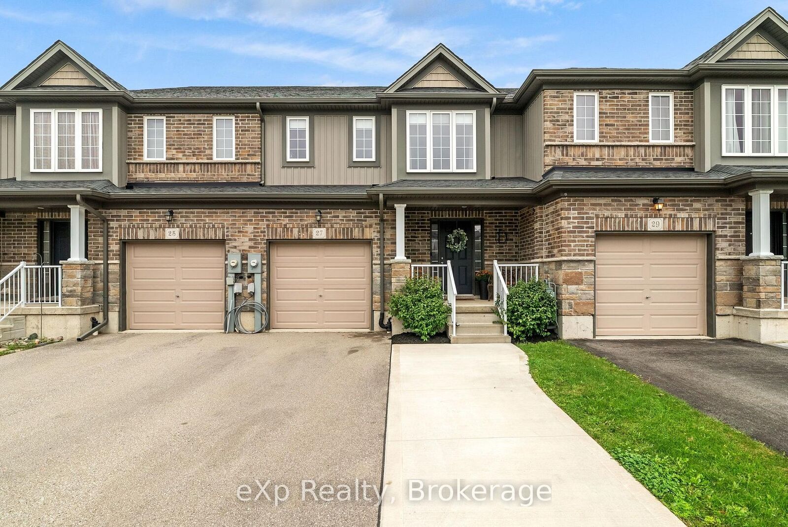 Property Photo: 27 Robertson Drive ON N5A 0C8