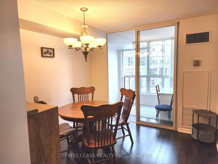 Property Photo:  24 Wellesley Street W 1306  ON M4Y 2X6 